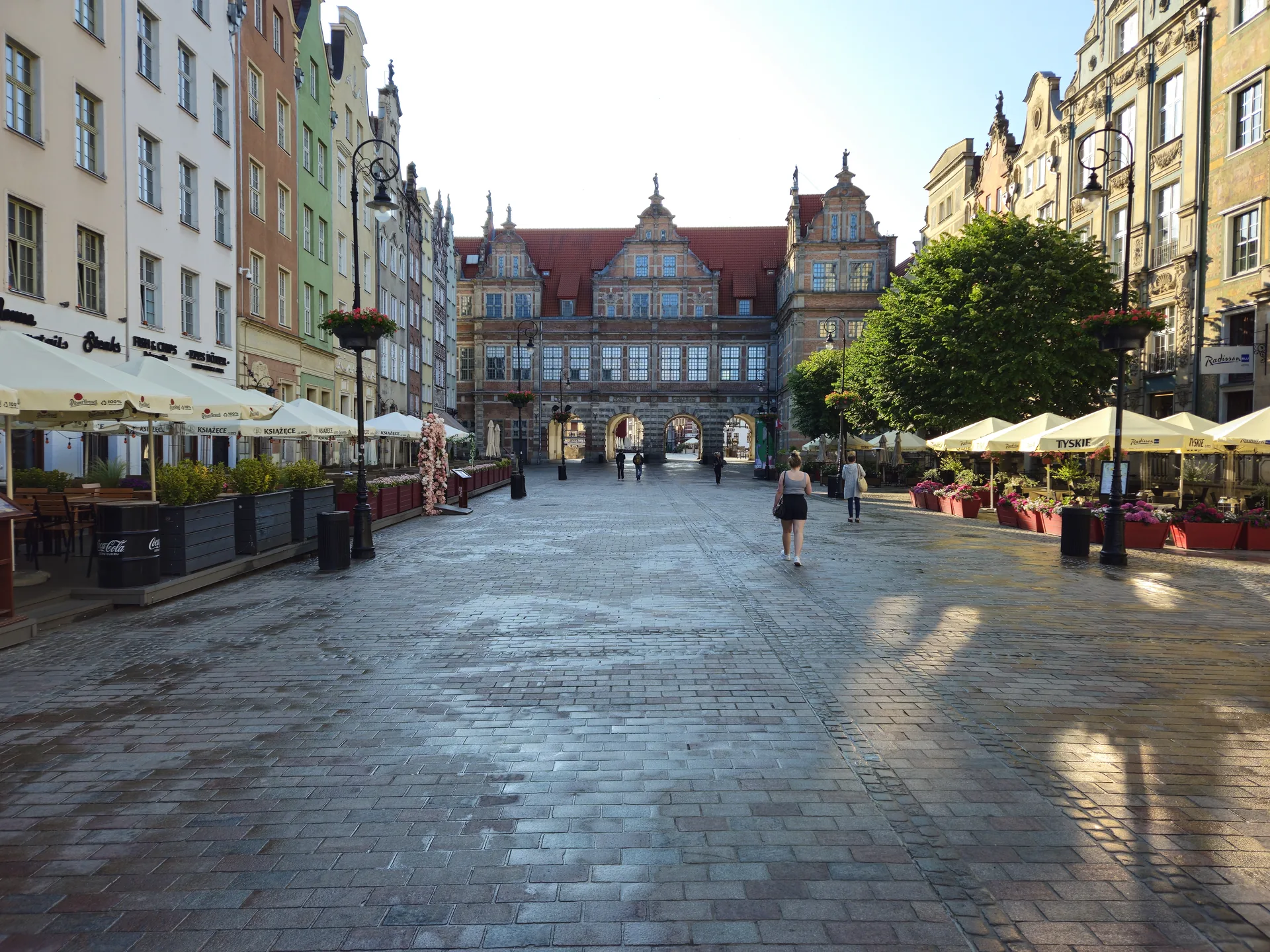 Danzigs Langer Markt mit historischen Fassaden und dem Grünen Tor